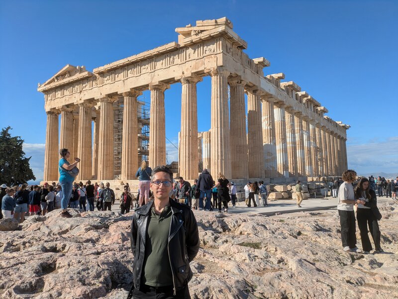 Tanar singur caut partenera