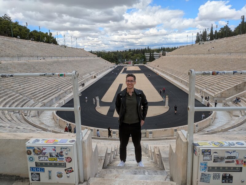 Tanar singur caut partenera